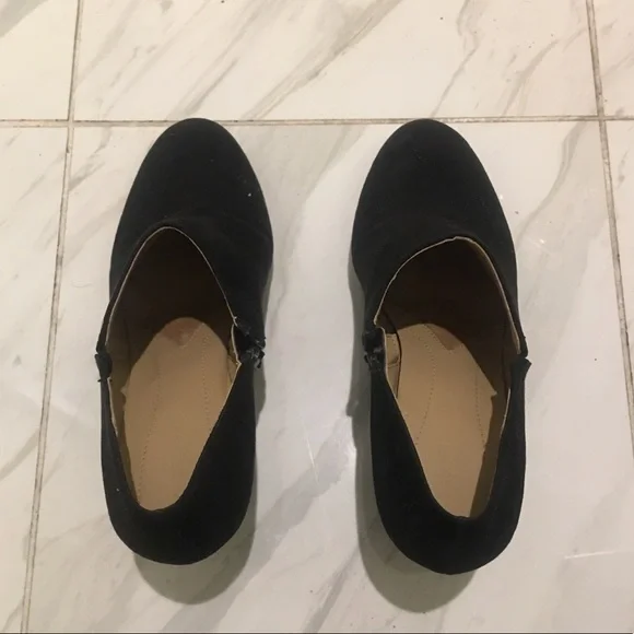 Naturalizer black suede bootie - Size 7 - Picture 2 of 5